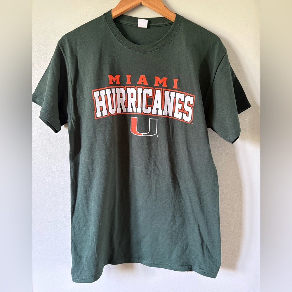 NWOT Hanes Miami Hurricanes Green T-Shirt 100% Cottom Size M